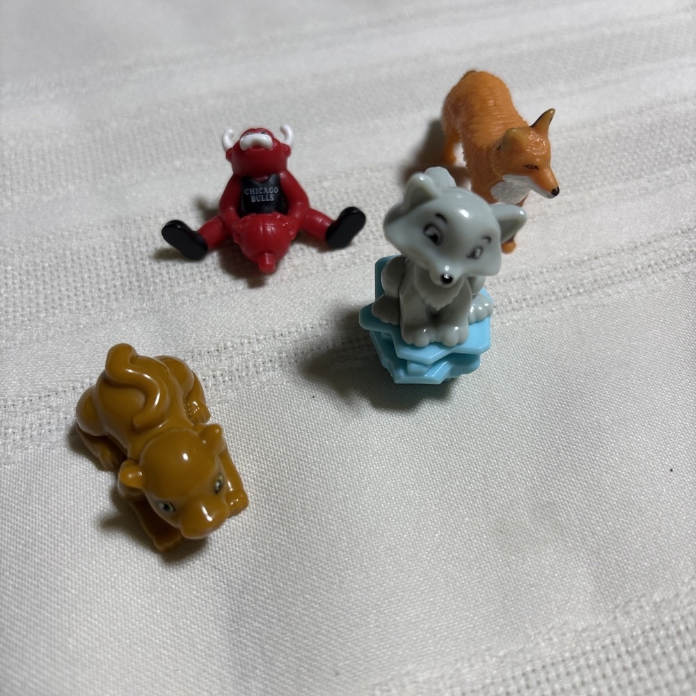 Ferrero: Kinder Joy Toys  wolf Fox Chicago  Bull Cat